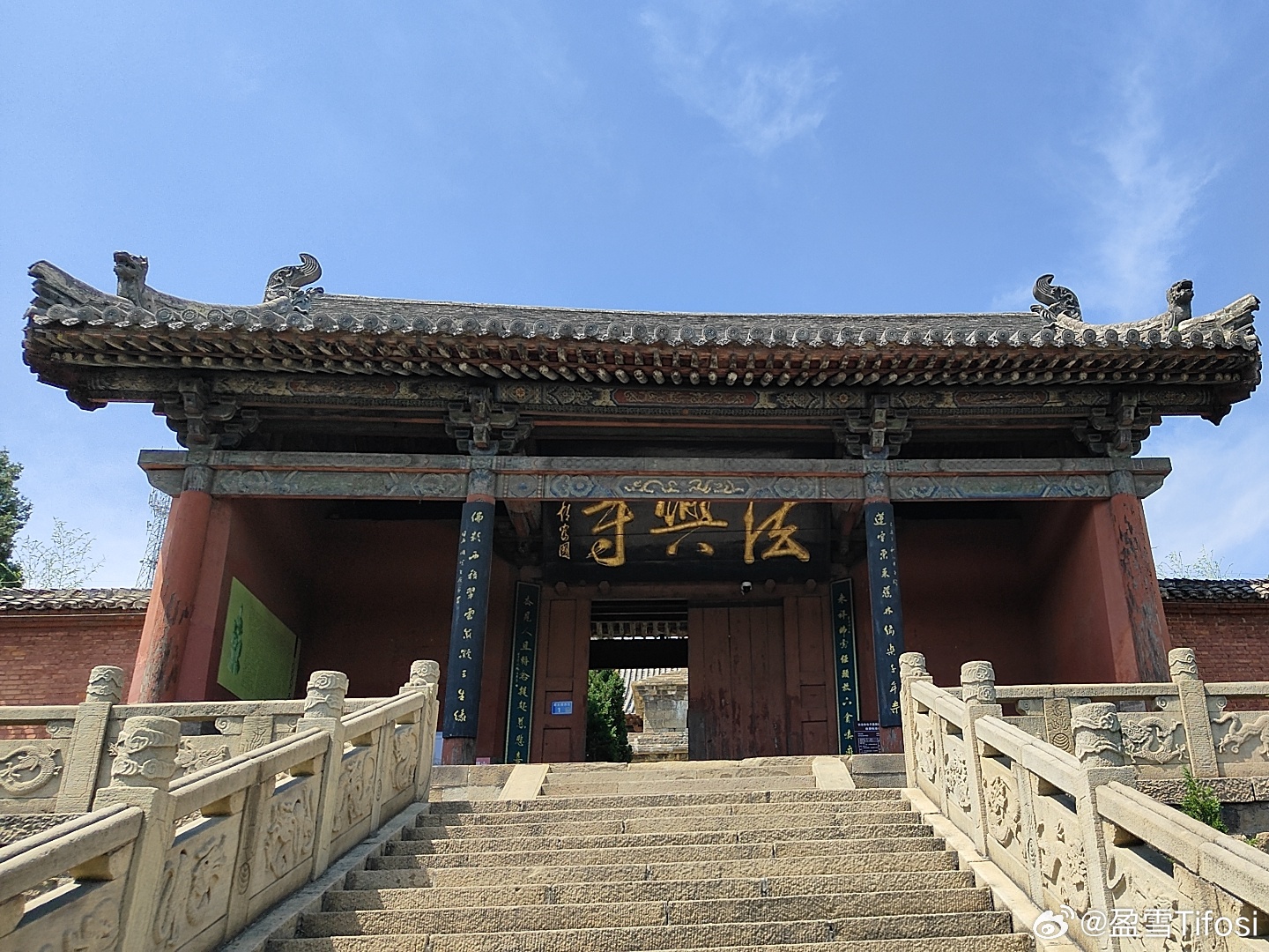 法兴寺始建于北魏神鼎元年，旧址坐落于慈林山，初名慈林寺。唐上元元年(674)高宗