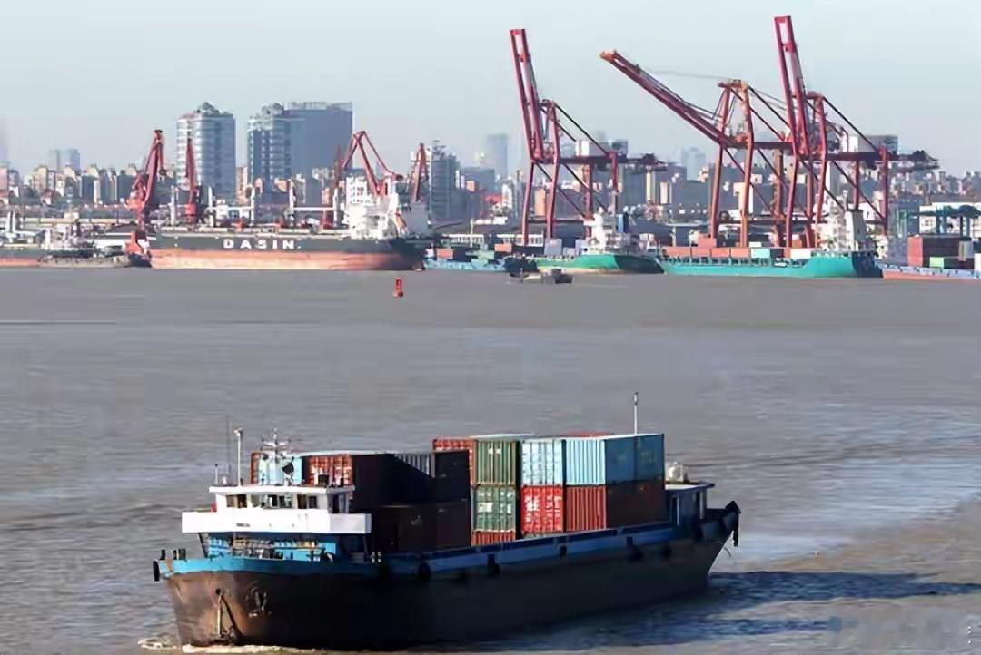 立陶宛嚣张求和 之前硬气把关系闹僵，赶人又退群，结果对华出口跌得底朝天，企业哭着