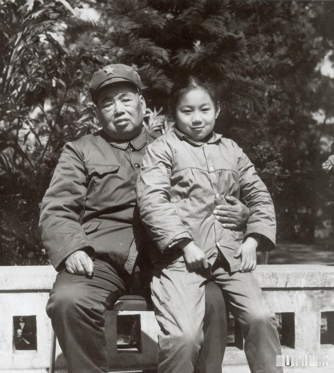 许世友（开国上将）他是新中国唯一获准土葬的开国高级将领
一、基础生平
许世友（1