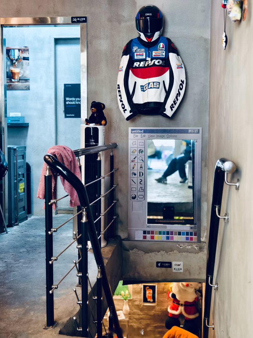 路过乌鲁木齐，喝一杯拉花冠军的咖啡☕️ 和我说这个图案是狗熊🐻 ​​​