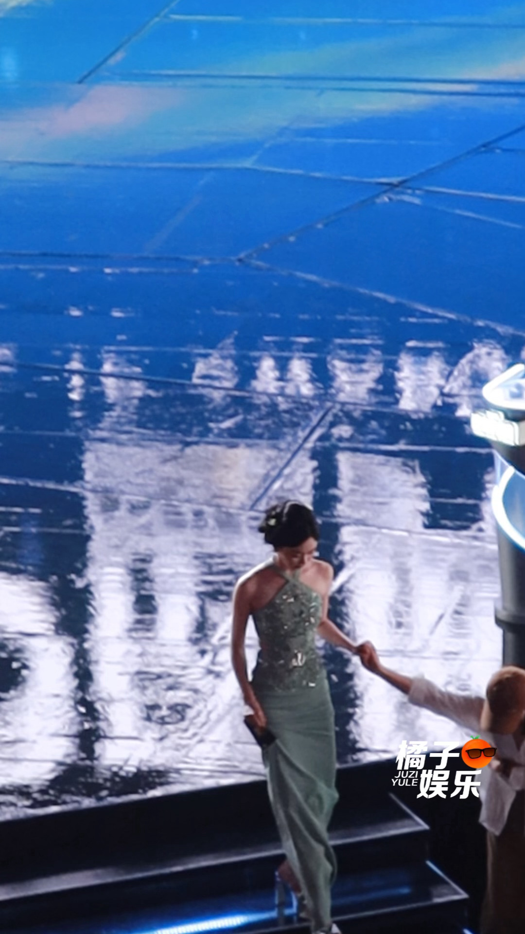 宋轶青花瓷一般的身材宋轶青花瓷一般的身材