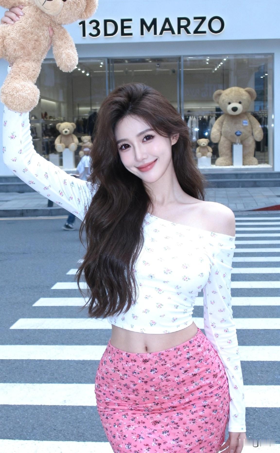 元气少女与可爱熊熊的街头邂逅🐻💕街头元气少女