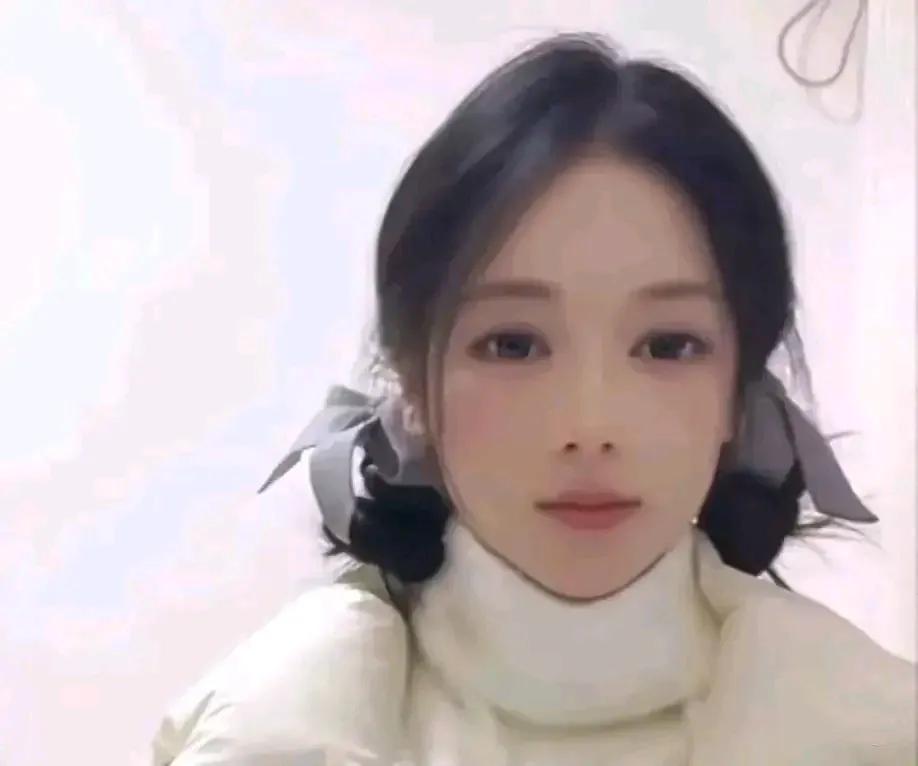 吴柳芳现在最好的选择就是去考编制，去偏僻一点的县市体育部门，或者去考中学体育老师