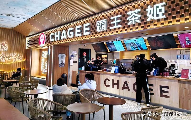 近日，“霸王茶姬回应咖啡因”话题登上热搜。此前有网友称其为“高浓度咖啡因饮料”，