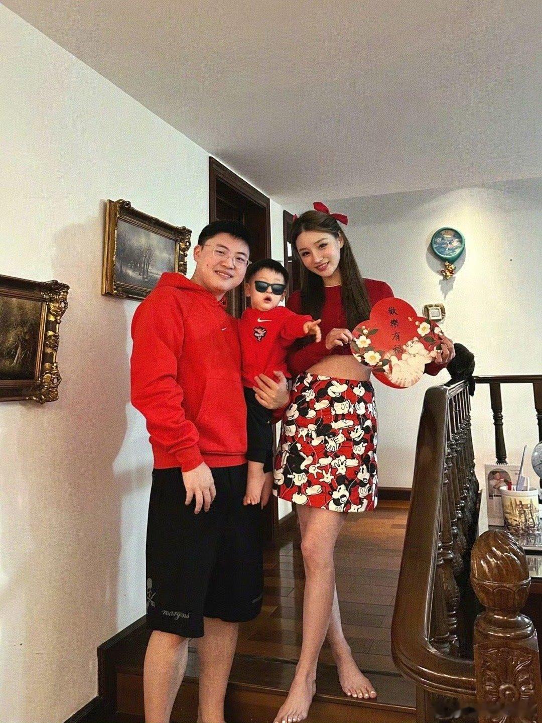 LPL选手女朋友大盘点：一个比一个漂亮！看完大伙想打职业了吗[吃瓜]图一到6分别