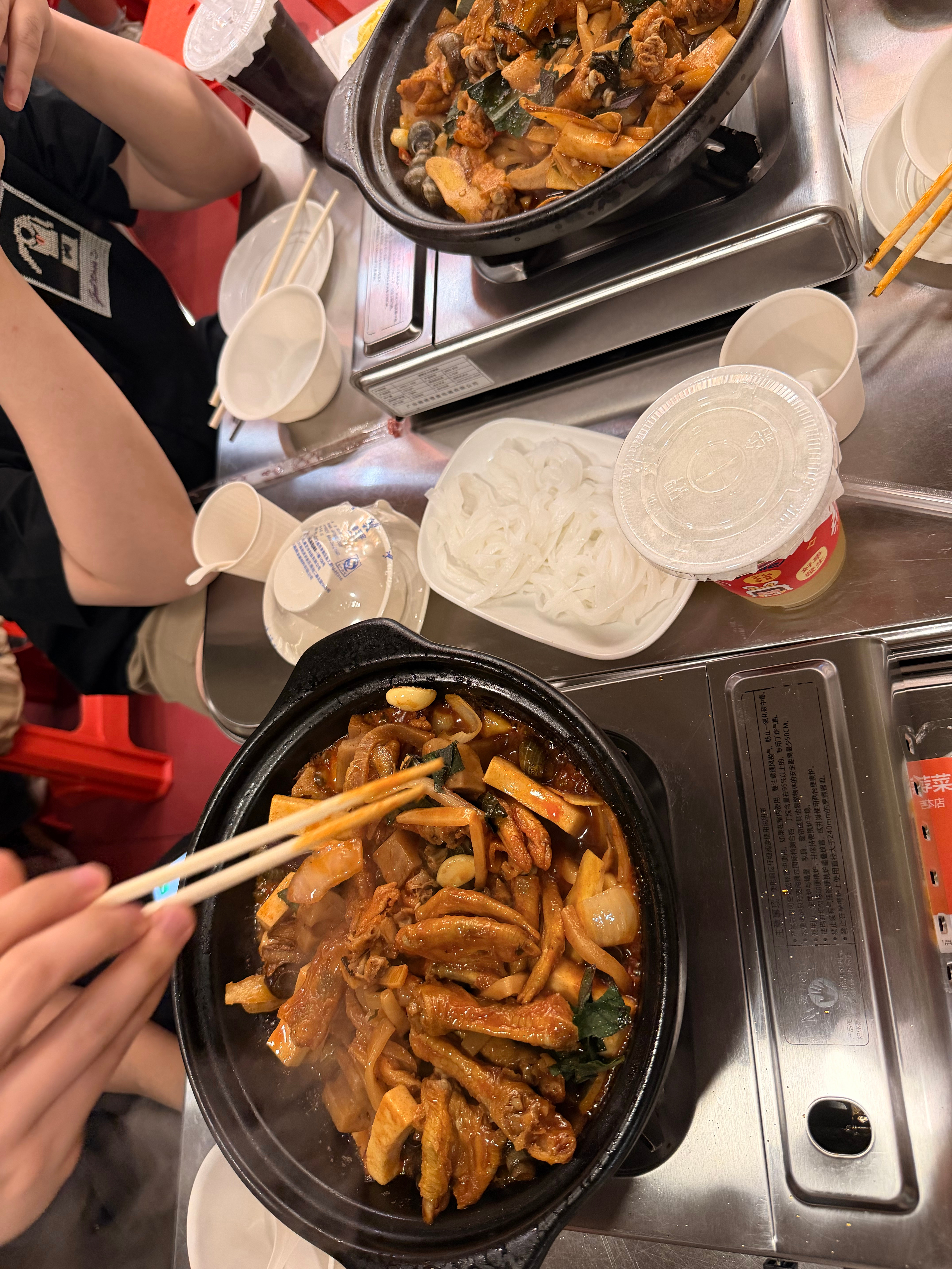 谁懂鸭脚煲最后剩的伊面的含金量！！！！继续来昨晚吃的店又吃了一顿！太爱了 昨天没