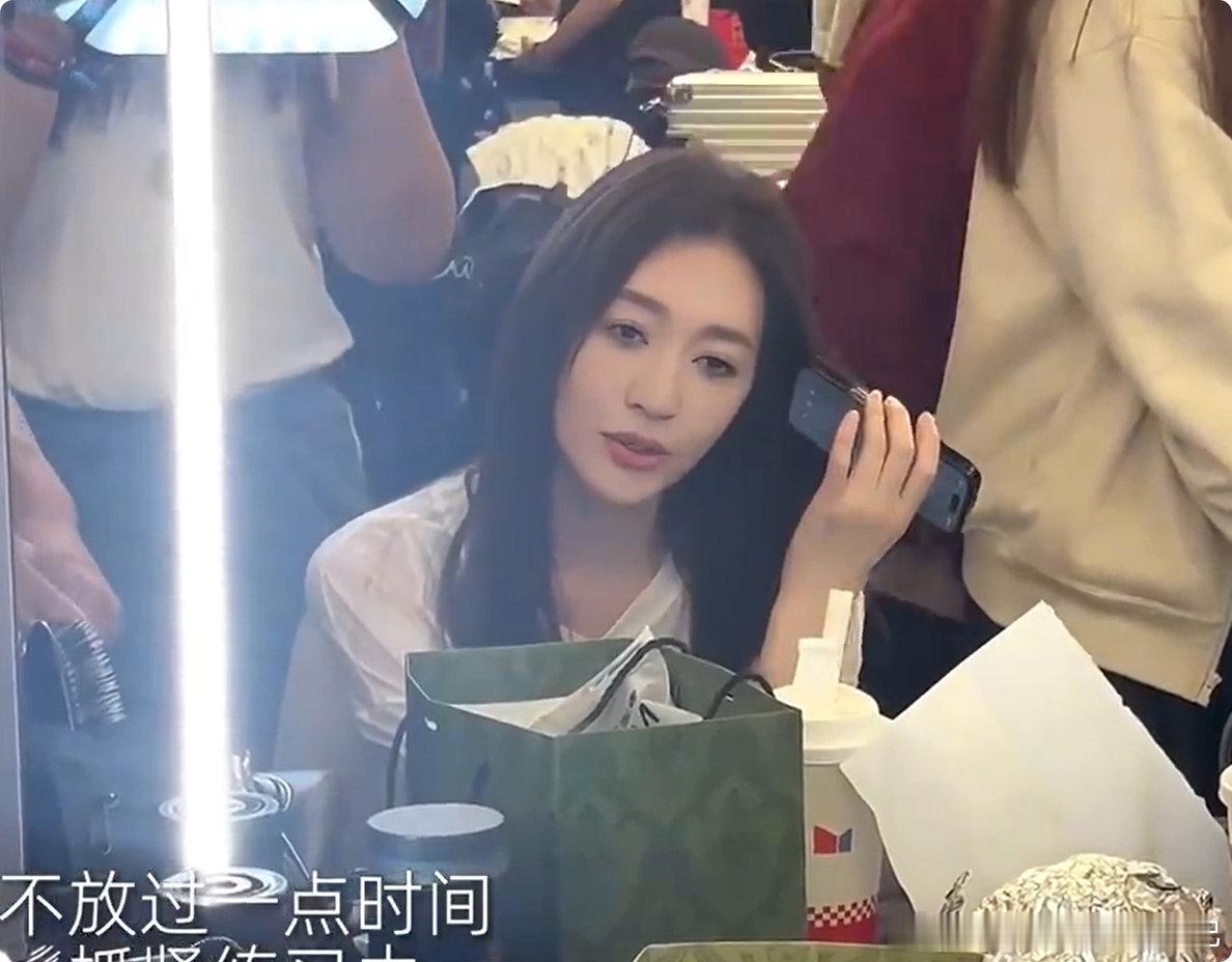 李小冉清唱惊鸿一面李小冉三公小考后台花絮日常花絮都这么有看点，越发期待三公正式舞