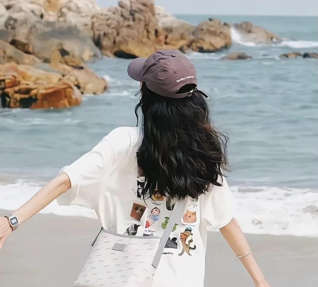 我很喜欢现在的工作（主要是工作时间很满意），但是不喜欢现在的老板（情绪不稳定，太