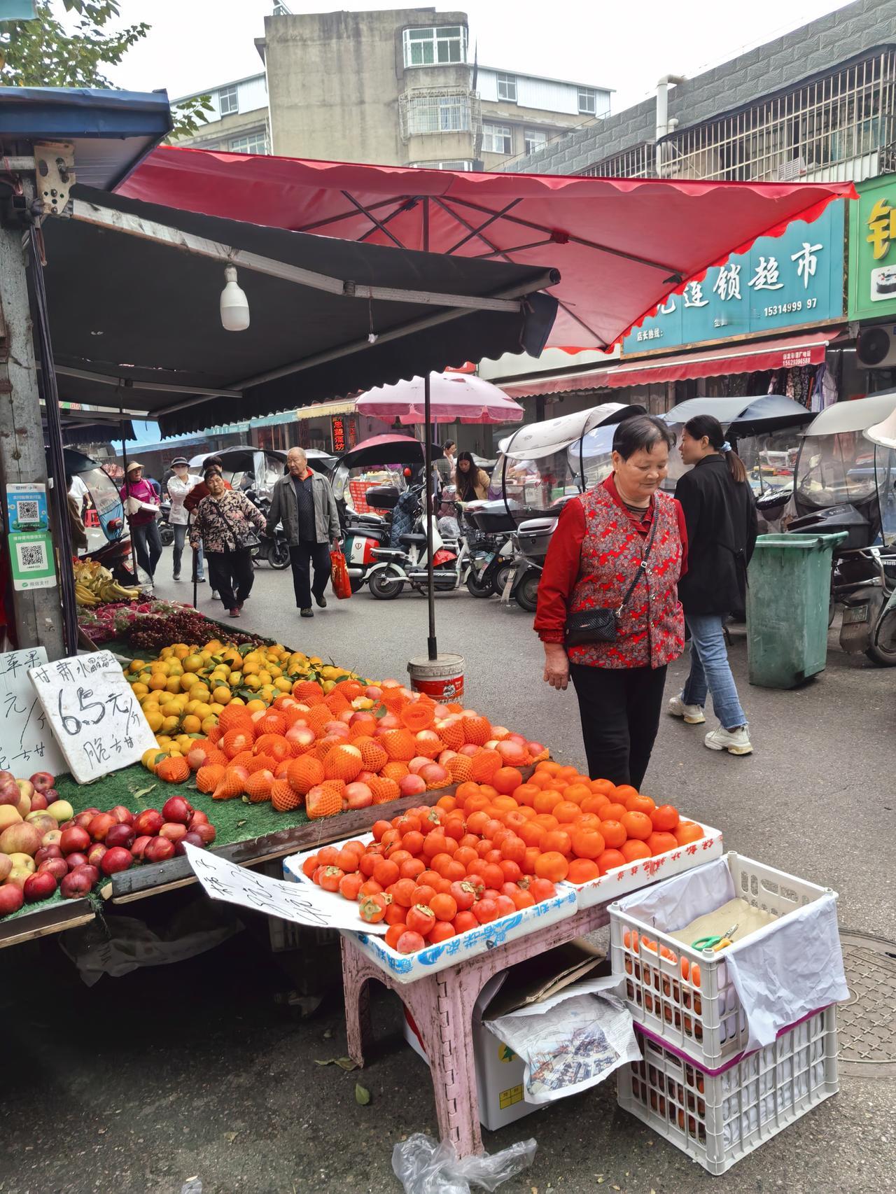 我在头条晒家乡 家乡的菜市场，藏着无数生活的烟火气。小时候，农村菜市场热闹非凡，