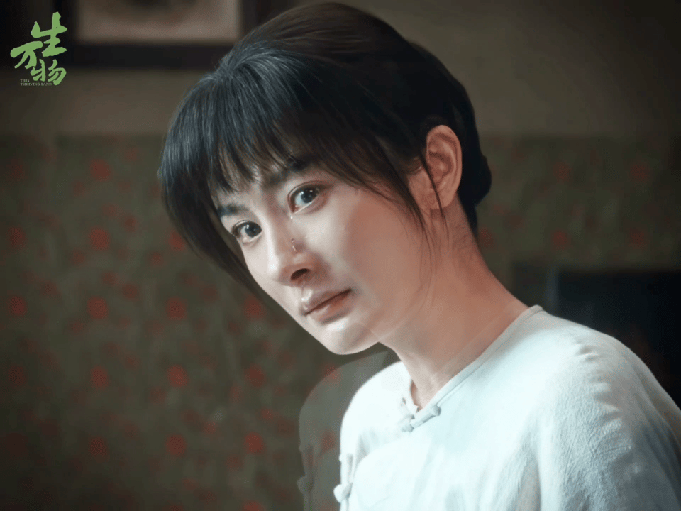 杨幂生万物宁绣绣流泪镜头 杨幂在电视剧《生万物》的哭戏镜头，是可以反复观看的名场