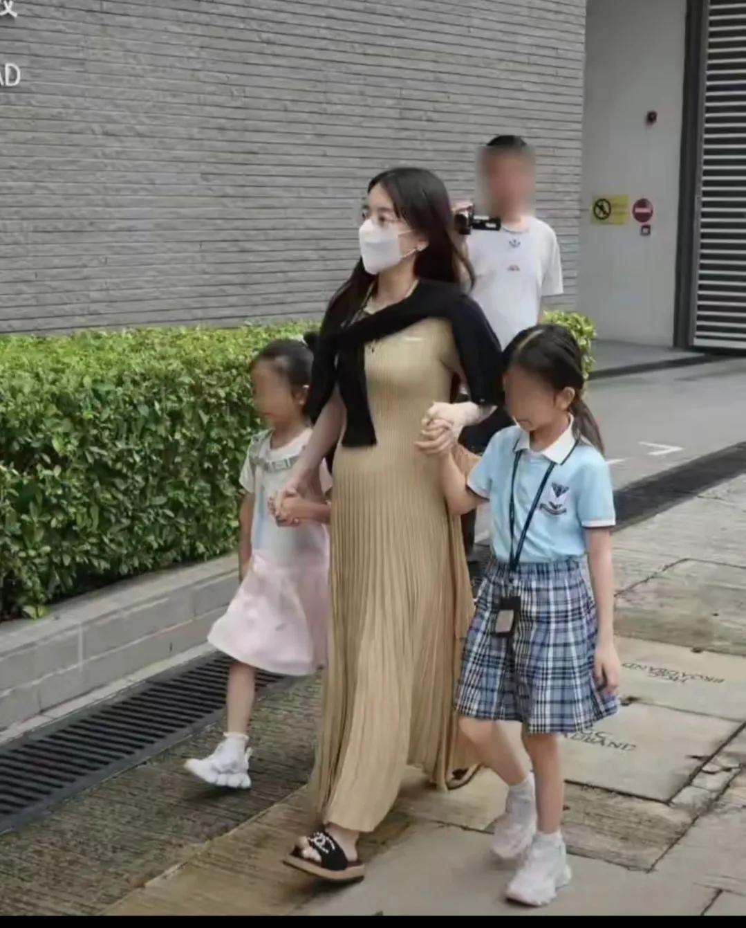 方媛，这大肚圆圆的一看就是男孩。