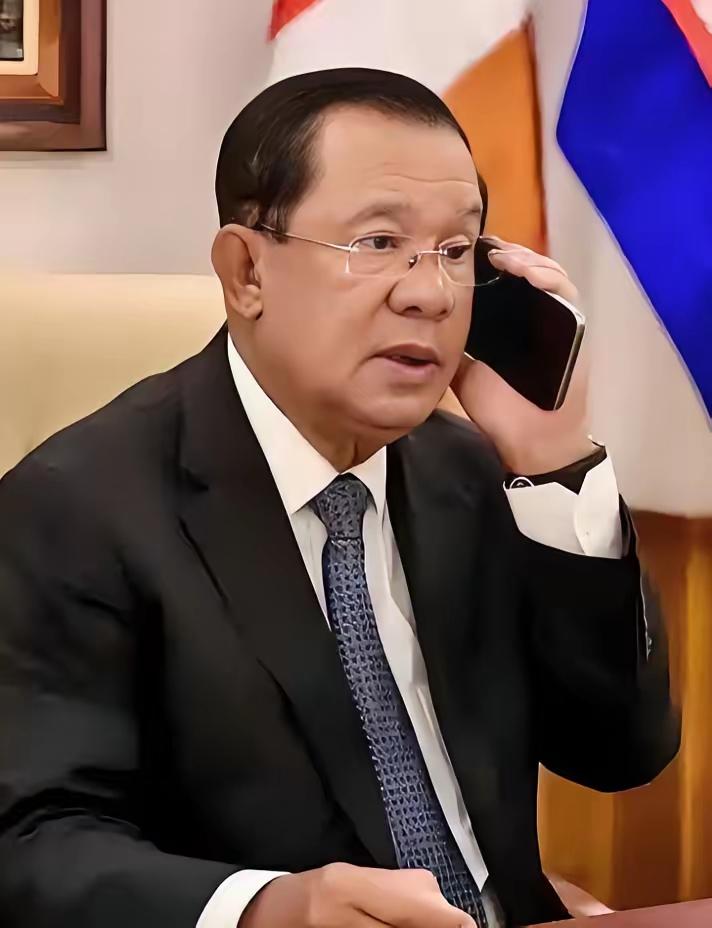 彻底认怂！泰国柬埔寨签署停火协议后，多家外媒披露，柬埔寨方面还向泰国承诺会联手打