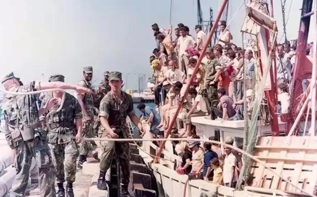 1980 年，古巴的领导人卡斯特罗为了报复美国，竟然将 15 万名罪犯以及精神病