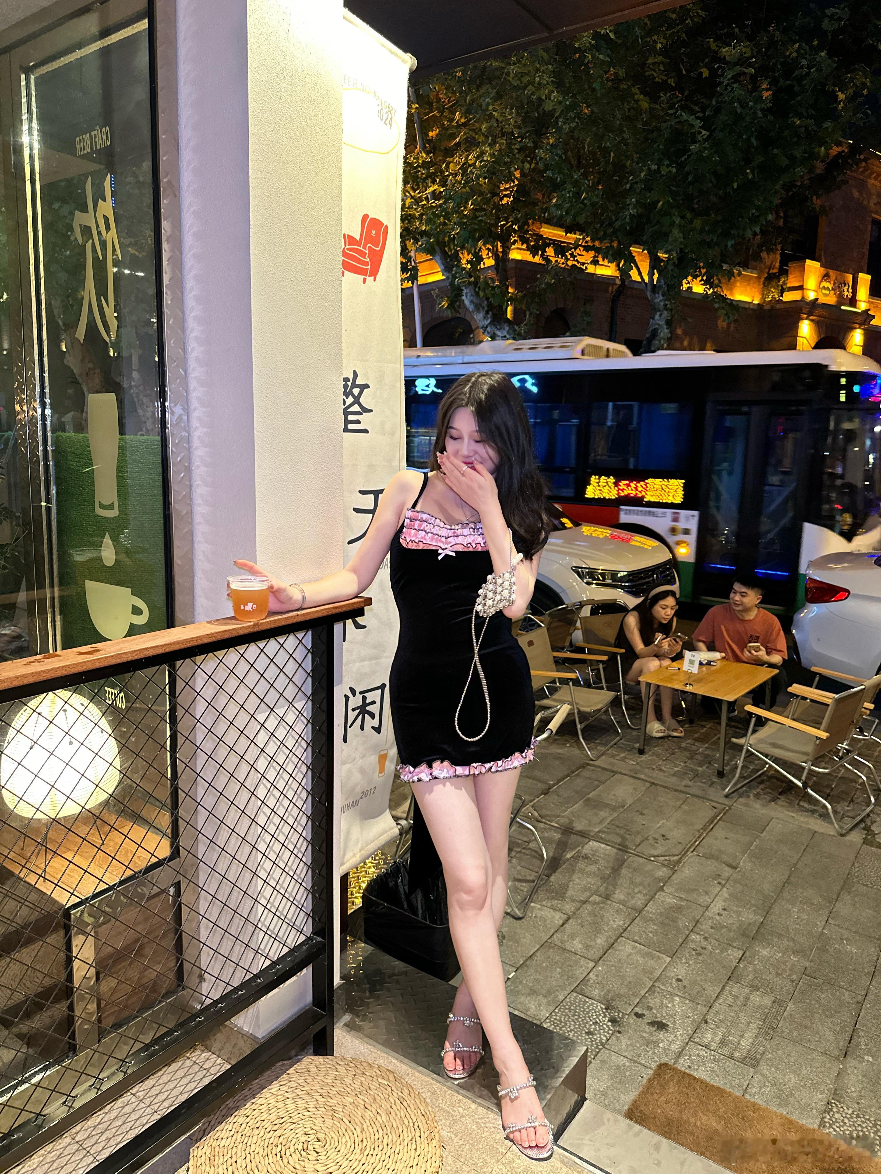 就喝一口🍻 ​​​