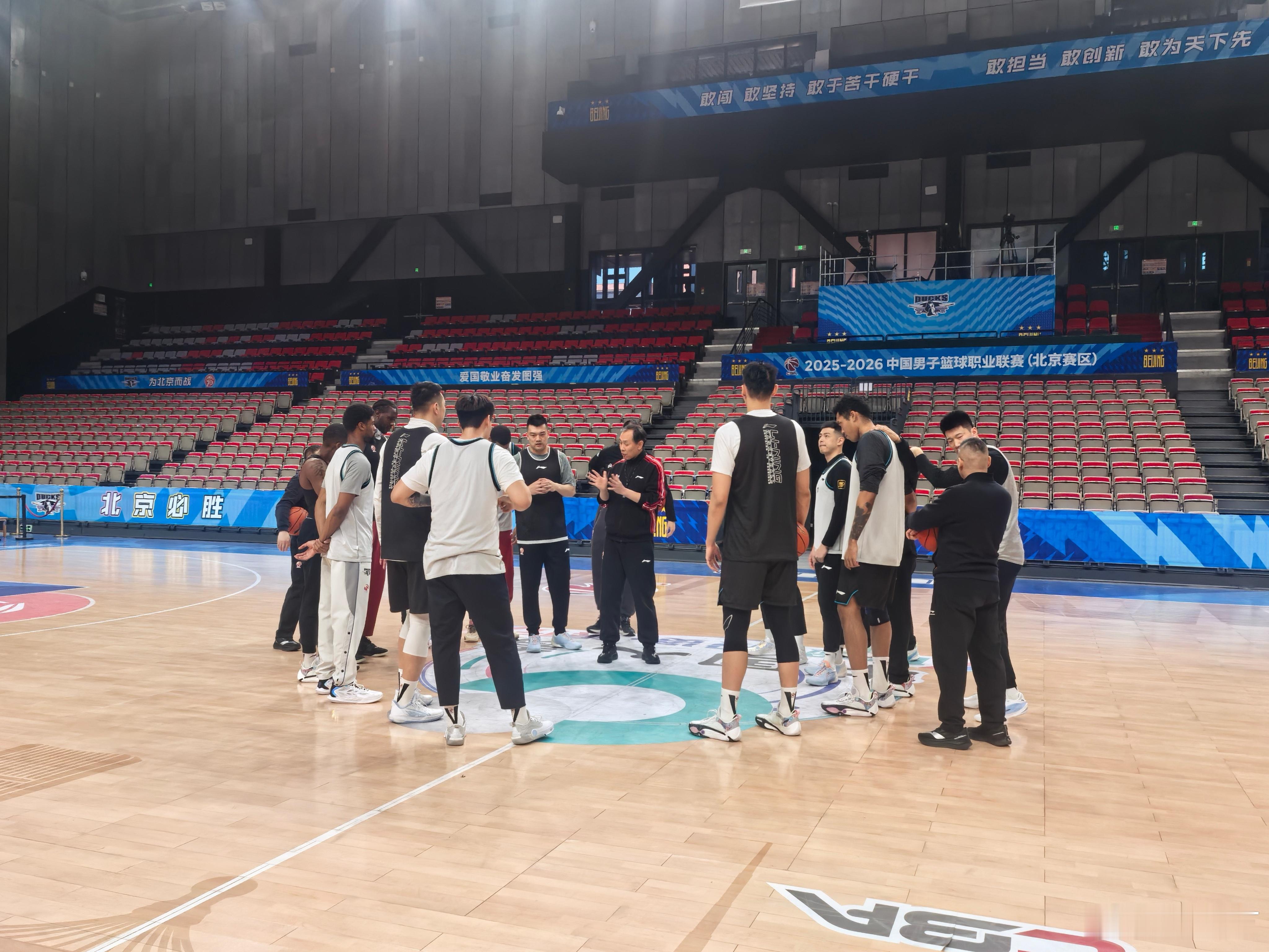 北京首钢 其实最近这一系列输球，包括北控包括天津，也包括对山西的第四节，无一例外