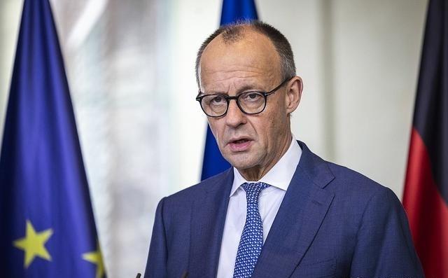 特朗普放话要从德国撤军，结果德国选择党直接接话——那就赶快走！所有盟军部队加上核