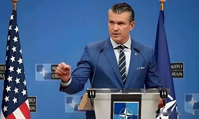 这次美国不再藏着掖着了！

美国直接定了条霸道规矩：所有要经过霍尔木兹海峡的船，