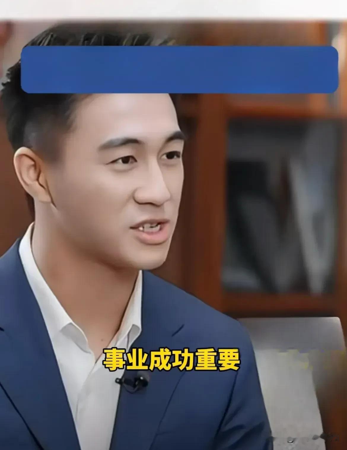 何猷君，出生于1995年，是赌王与四太的三儿子，毕业于美国麻省理工学院。是一位非
