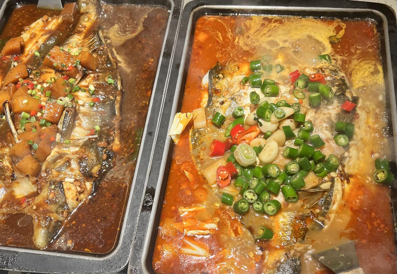 我做饭不看菜谱，完全是随心所欲。

我做饭喜欢以清蒸为主，可能是孩子们还小的时候