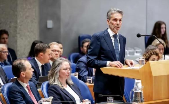 这一回中国可真要杀鸡给猴看了。中国实在忍无可忍，终于要杀鸡给猴看了，谁是这只鸡？