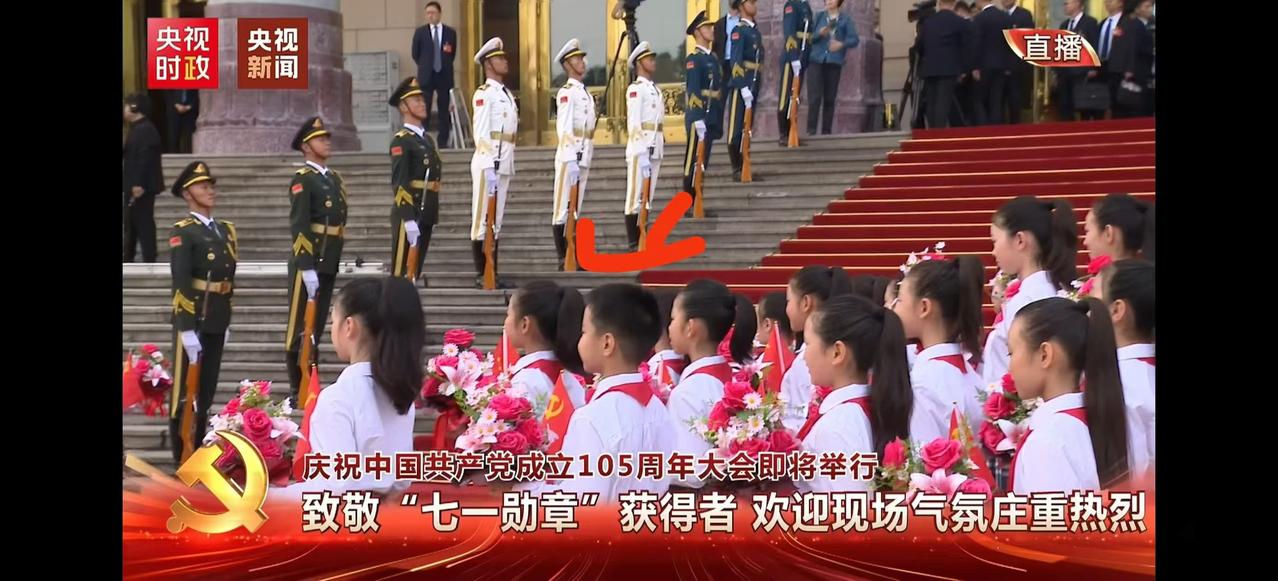 早在三个礼拜前，玉米告诉妈妈，“从今天开始下午放学要晚接一个小时”为什么？“有任
