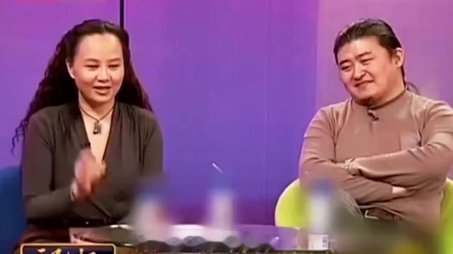 考古刘欢老师生前罕见与妻子同框，妻子谈刘欢老师的搞笑直男事情…如今刘欢老师的离去是妻子卢璐永远的痛吧