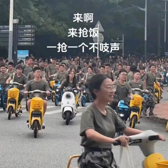 不会骑电动车的大学生  连饭都吃不到！！！！！