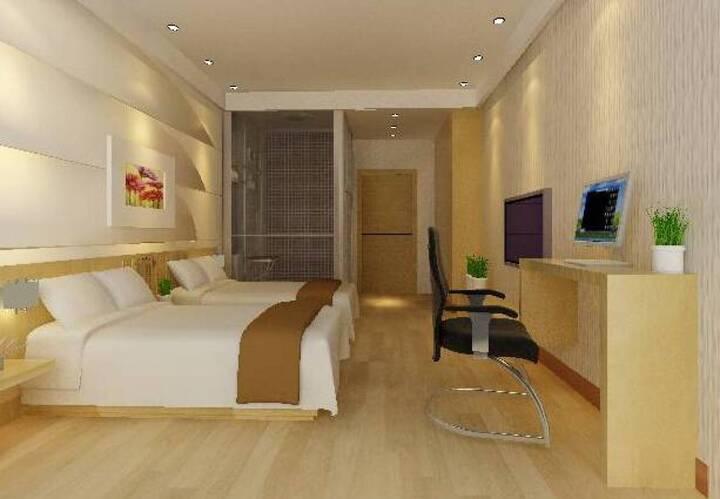 酒店惊魂
太吓人

一女子夜里睡得正香，结果被隔壁的陌生男子偷偷摸了隐私部位，这