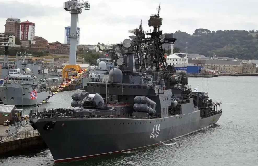 4艘现代级驱逐舰该怎么处理，现在成了一个让我方人头疼的问题。只要我们松口，俄罗斯