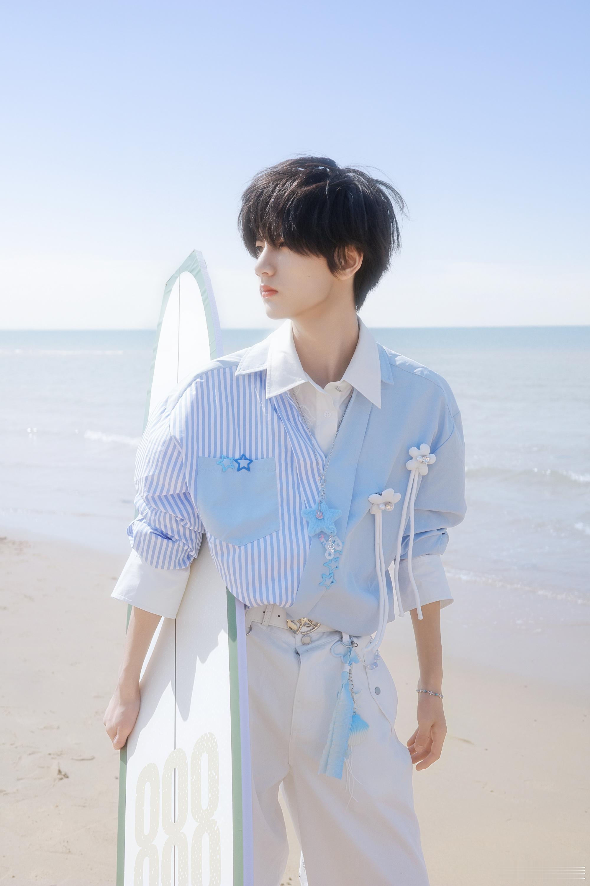 不需要任何催氪话术，李煜东的脸一出现就是最好的催氪利器，谁会不为了这张脸买单呢