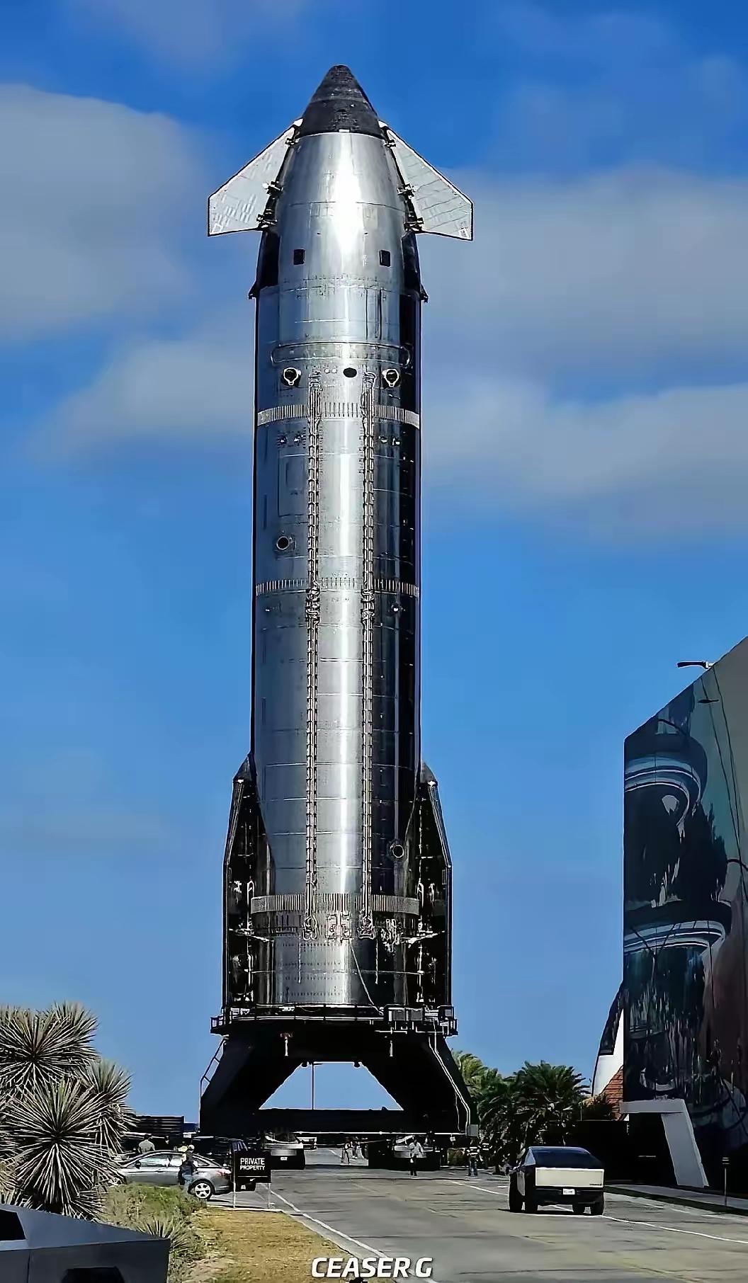 40层楼那么高，5000吨重，33台发动机一起点火——这枚火箭，下个月就要飞了。