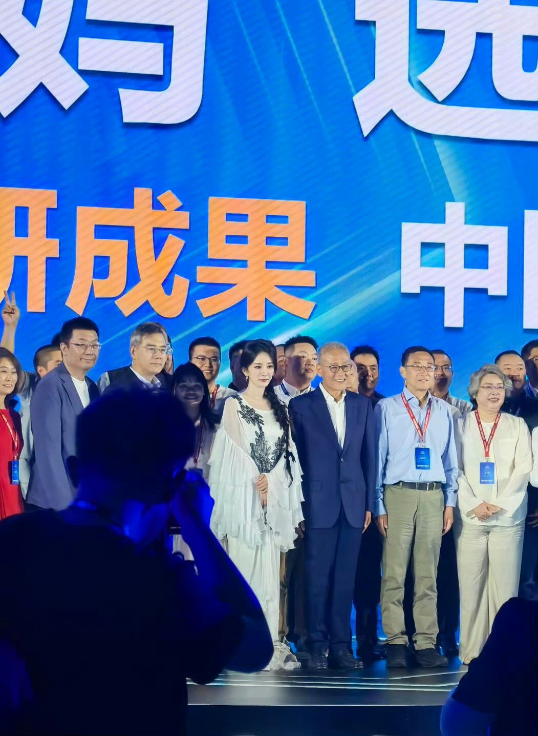 杨幂成为妈妈是幸福的经历妈幂的思想真的很值得人学习“做自已和做妈妈从来不冲突，孩