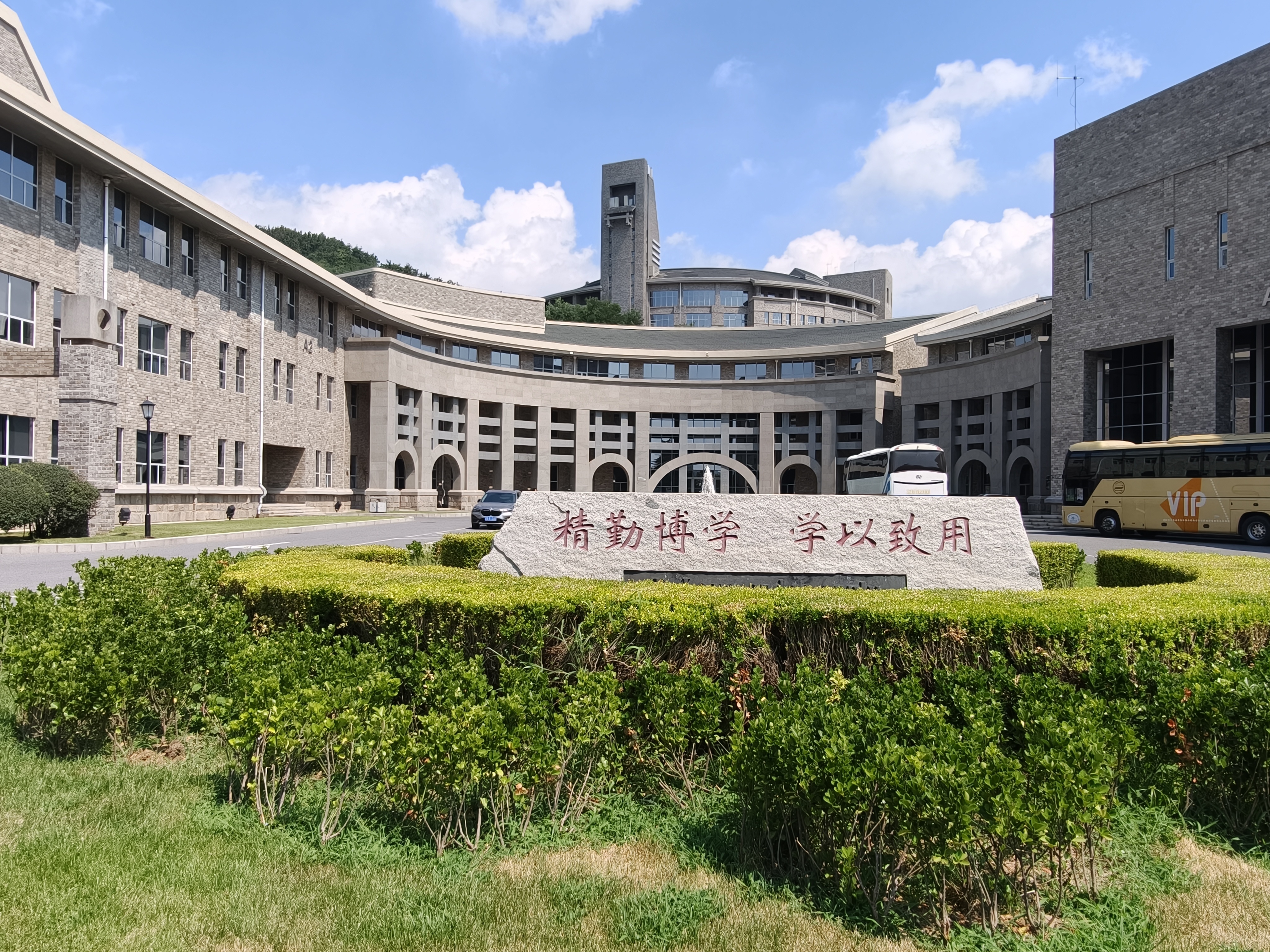 东北超燃动大连不少人清楚大连高校数量不少，不少游客还会选择高校当作打卡地点，大连