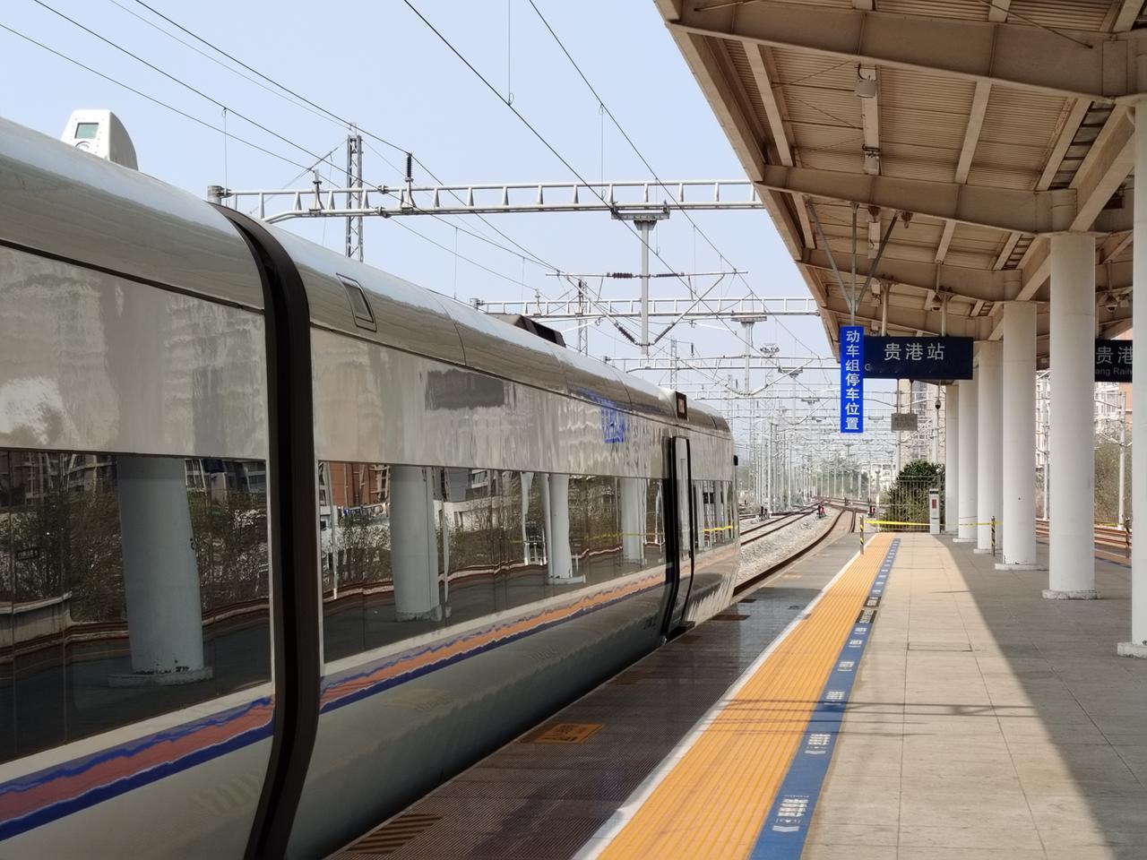 为什么还有那么多人说贵港站出站像迷宫，现在的出站标识已经比刚开始的时候明显很多了