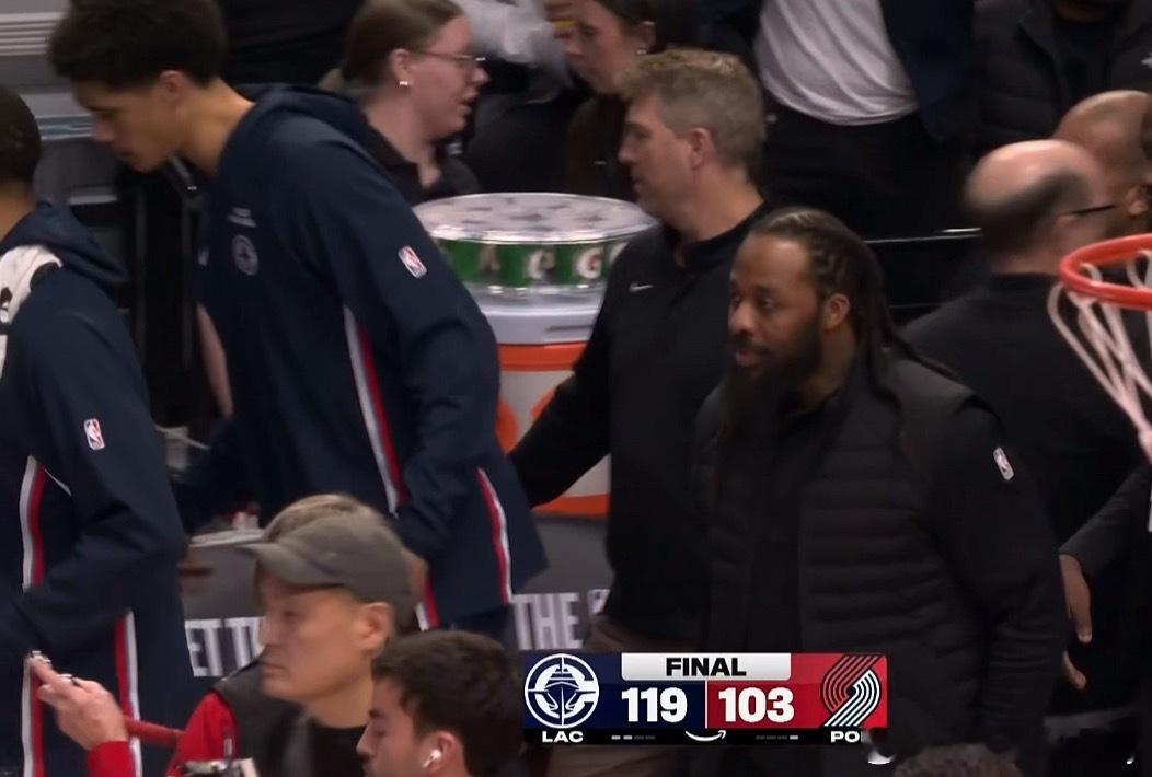 詹姆斯拯救了快船大洛9记三分，快船119-103大胜开拓者，喜提3连胜 