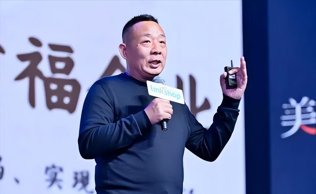 近期胖东来郑州新店招聘计划引发全网热议。公告显示新店计划招聘 100 名退伍边防