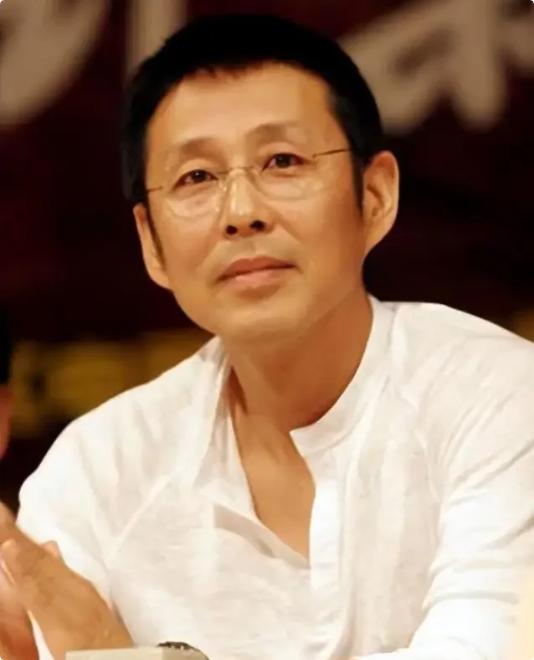 陈道明说：“不要觉得都是自己的错，一个家庭里，丈夫先有护妻之意，才有妻子的顾家之