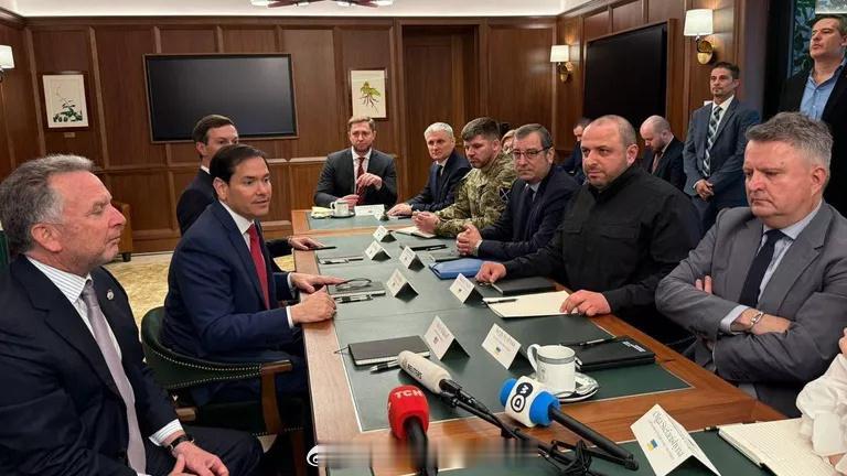 威特科夫与库什纳应该是从普京那里得到了新指示，他们回到美国后就要逼乌克兰割让领土