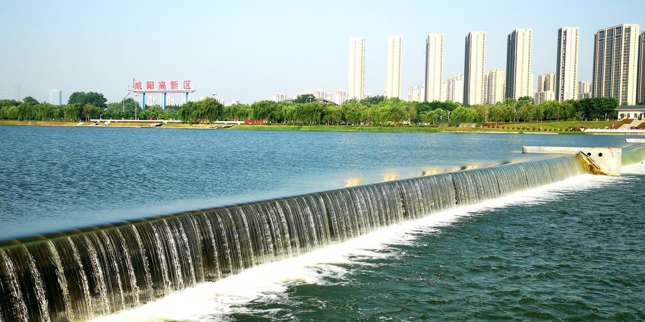 已经记不清了，这是唐诗还是汉乐府诗。不过写爱情的诗，看来是可以永恒的了。因为爱情