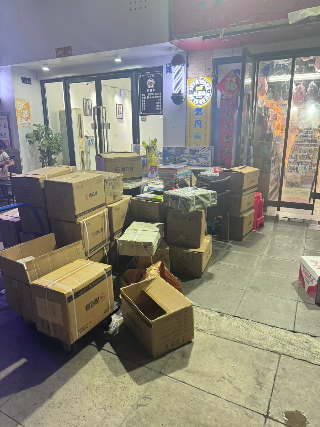 要开学了，文具店爆仓了！
