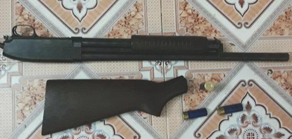 保释候判期间因持有军用枪支被捕
越南海防市建安区警察局长武春雄中校表示，对海防市