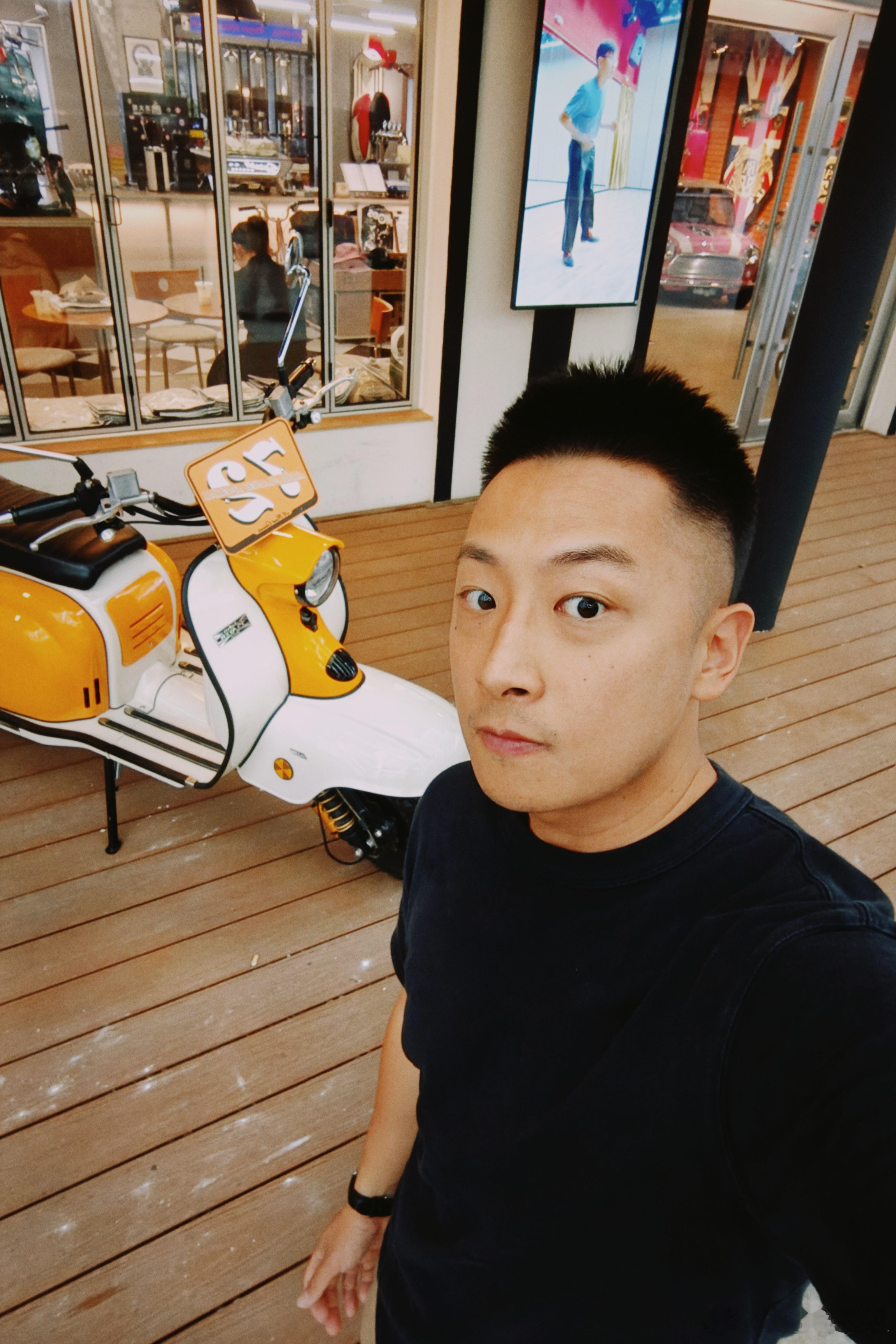 来试驾电动RA摩托，直接把我拉回了9年前当时我拿了摩托驾照买的第一台车就是RA2