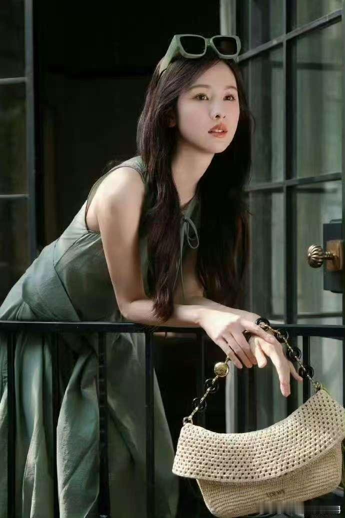 陈都灵卢昱晓罗意威大片陈都灵卢昱晓罗意威推广图陈都灵卢昱晓罗意威大片，好美，[彩