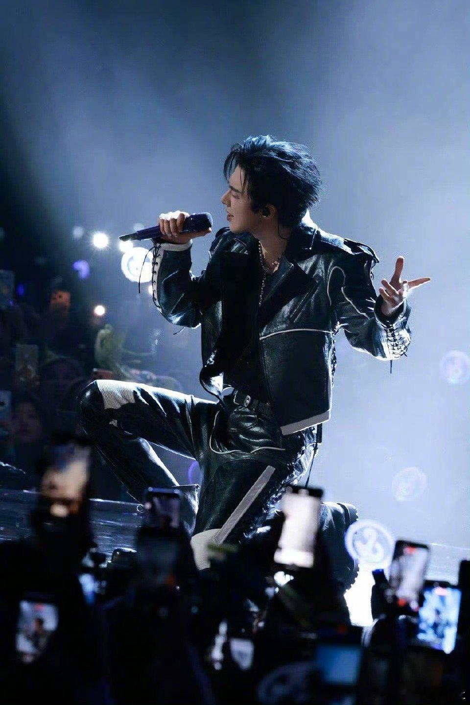 刘宇宁哥哥生日快乐🎉，未来的路一起走，冲呀！｜刘宇宁