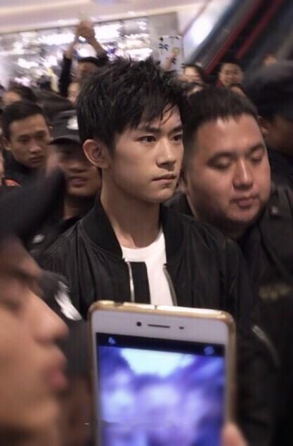 老公成长得那么好，太令人欣慰了易烊千玺电影惊蛰无声