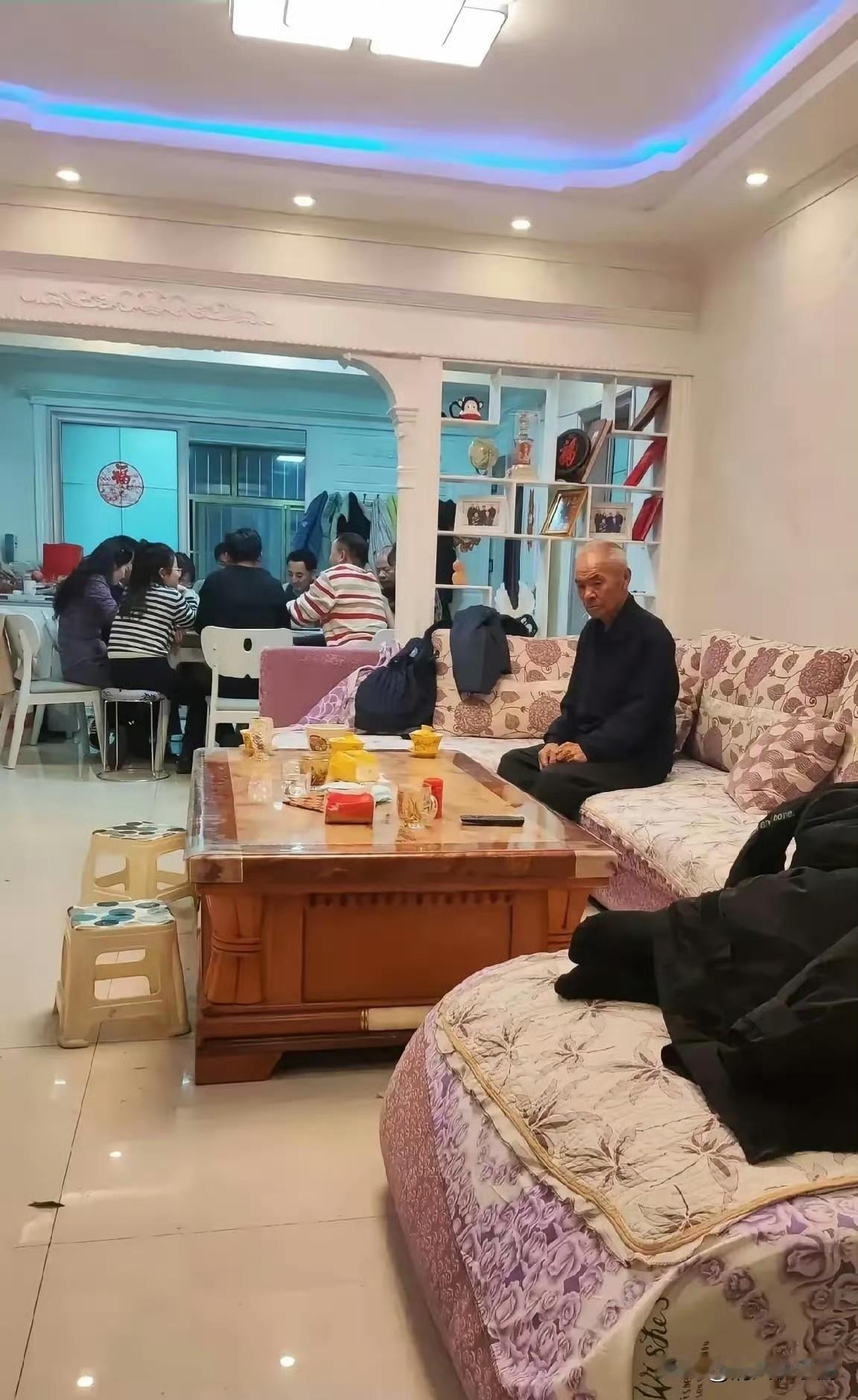 过年就放一天假吧！这是很多人希望的事情，其实大部分人希望取消春节，但是这不现实，