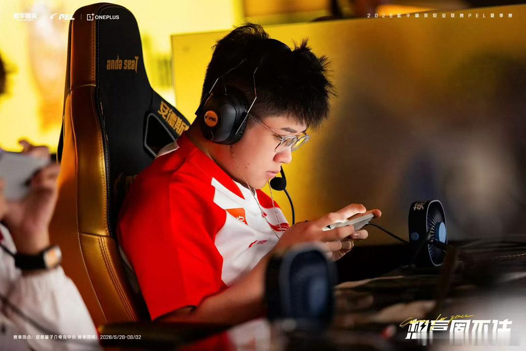 AGWuGod首夺MVPAG周决双人编制吃鸡处于残编劣势时WuGod稳住输出，多