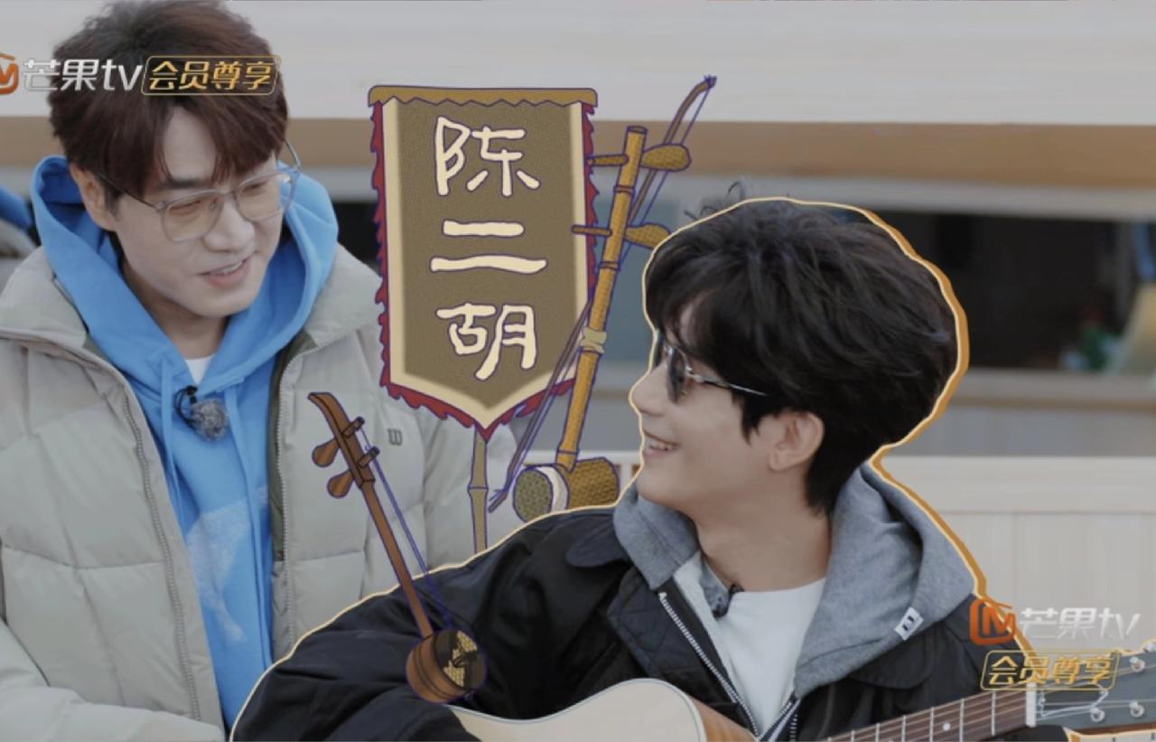 快乐老友记本期超前营业，是两个墨镜版的公子于鑫！
这大清早上的捯饬得这么帅，像是