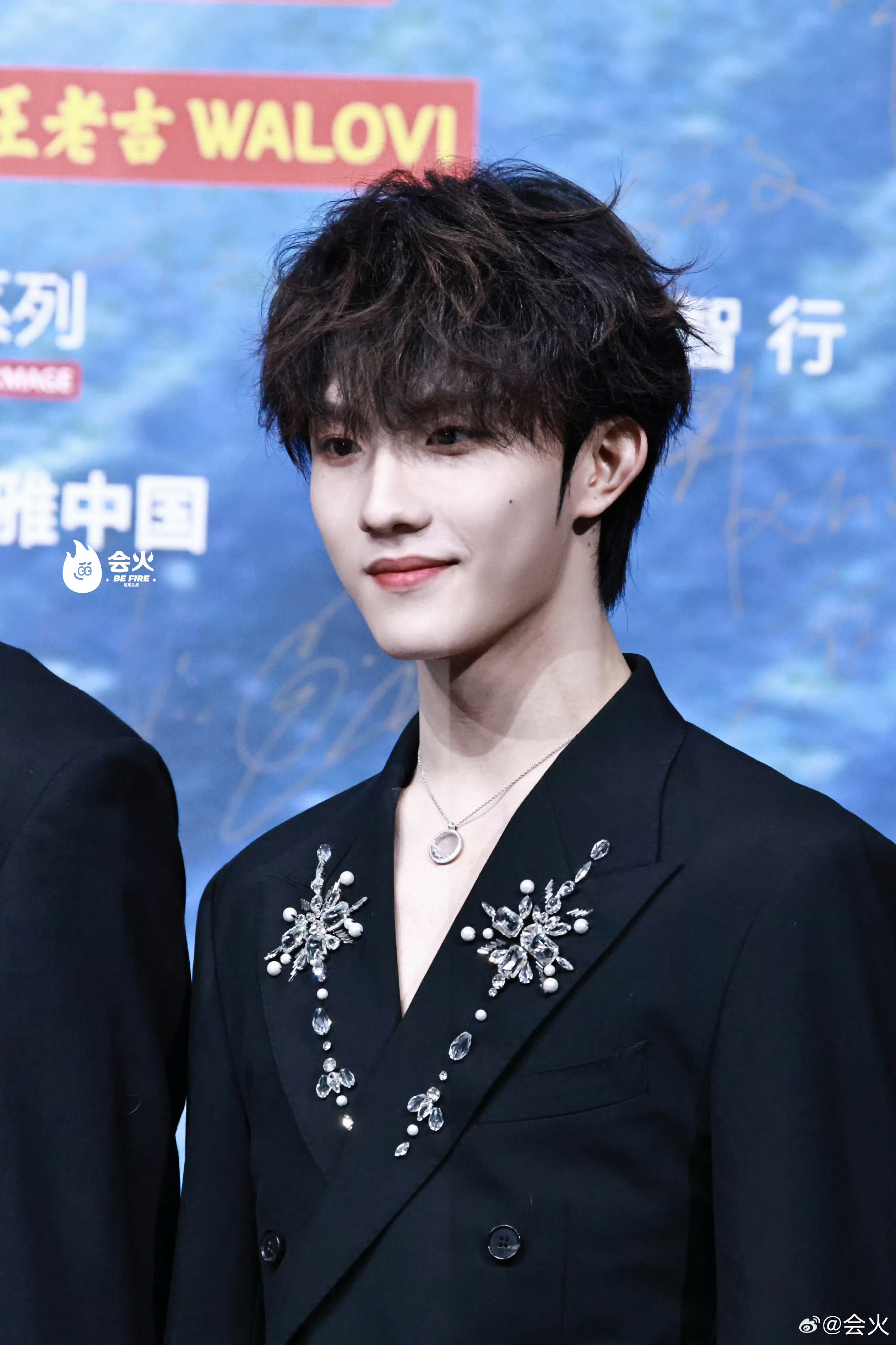 苏新皓状态真好苏新皓深V造型微博之夜红毯