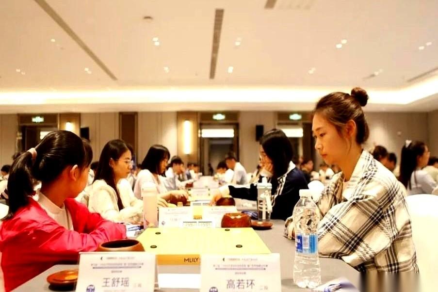 第六届梦百合杯世界围棋公开赛，决胜轮。对阵表刷了出来。
几十个名字，黑压压一片。